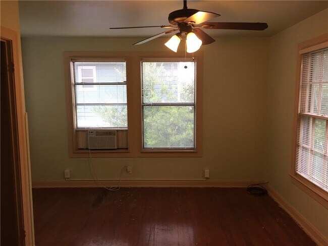Foto del edificio - 611 W 37th St