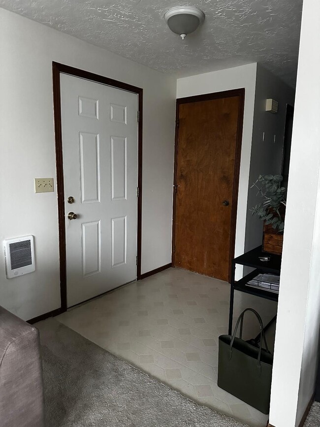 Building Photo - 337 NW Bailey Ave