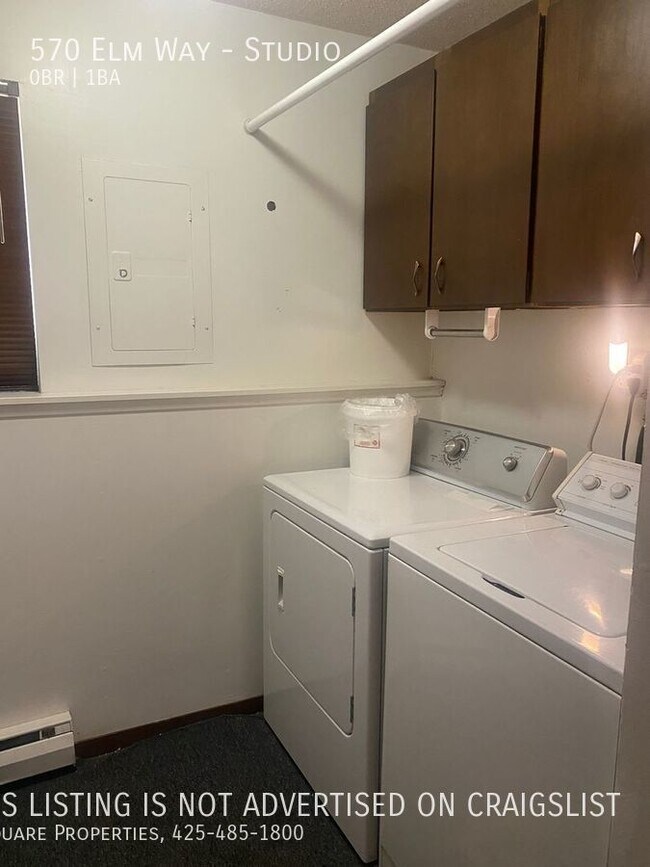 Building Photo - Don’t wait on this Studio , Great Location...