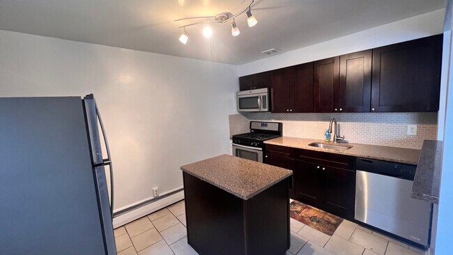 Foto del edificio - 1332 Faunce St