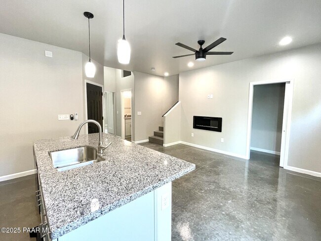 Building Photo - 720 N Walnut St