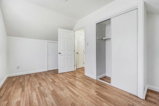 Building Photo - West Lancaster 4 bedroom available now!