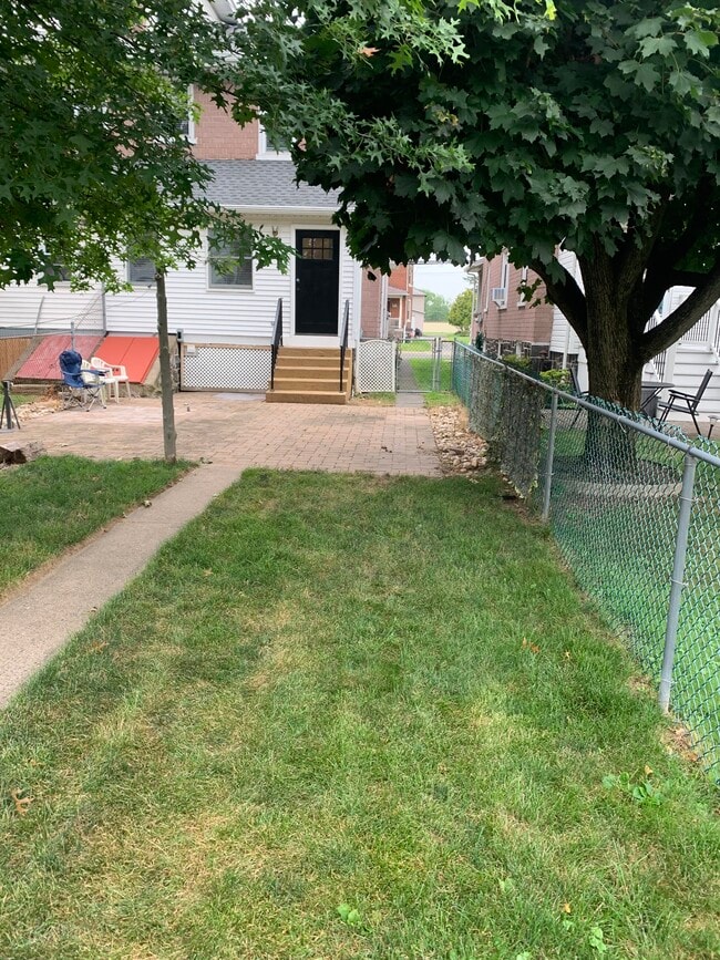 Building Photo - 223 N Hellertown Ave
