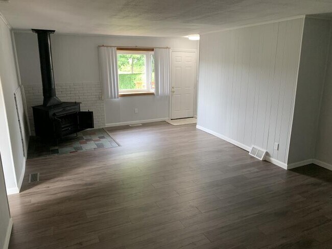 Building Photo - 800 Dowell Ave