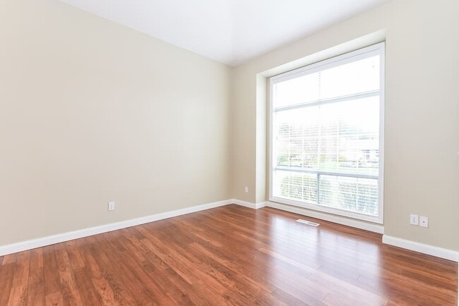 Building Photo - 3525 Crystal Ridge Dr SE
