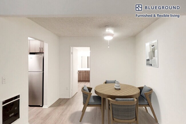 Foto del edificio - 6700 Warner Ave