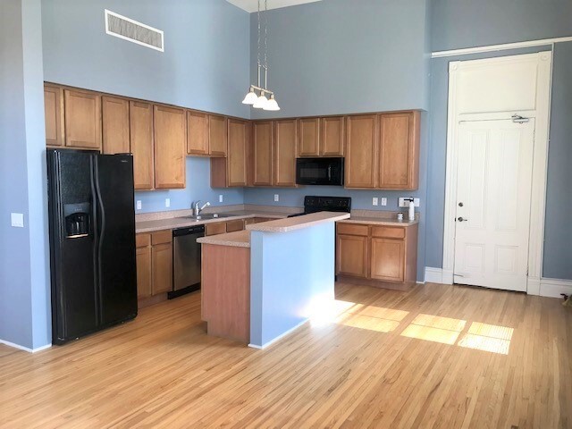 Primary Photo - 460 S 6th Ave