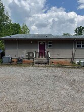 Building Photo - 131 Primrose Dr