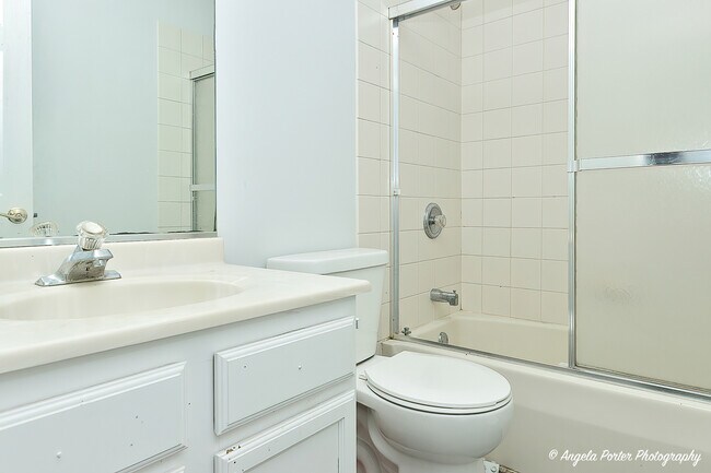 Building Photo - 418 Kresswood Dr