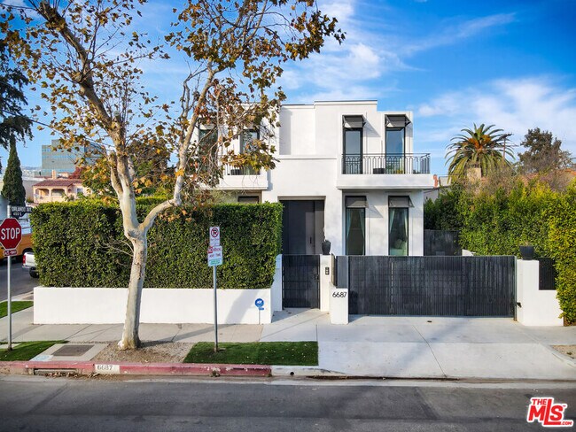 Foto del edificio - 6687 Colgate Ave