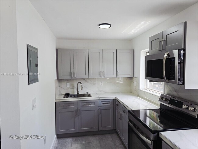 Foto del edificio - 1600 NW 3rd St