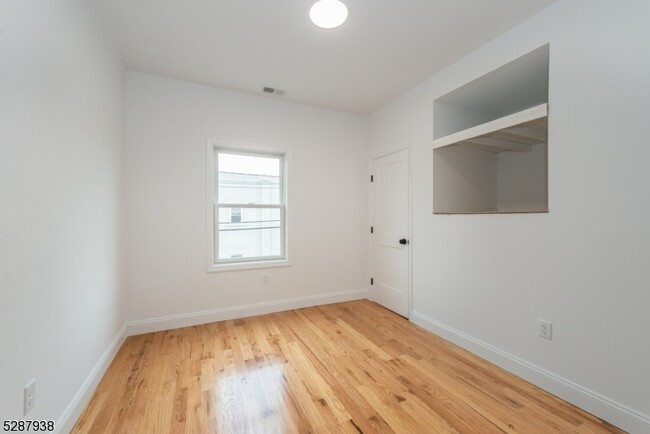 Building Photo - 17 N Weiss St