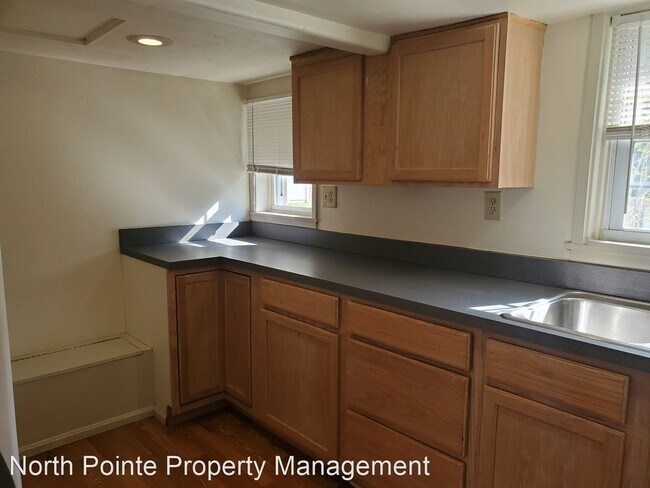 Building Photo - 1 br, 1 bath House - 74 S Pitt St.