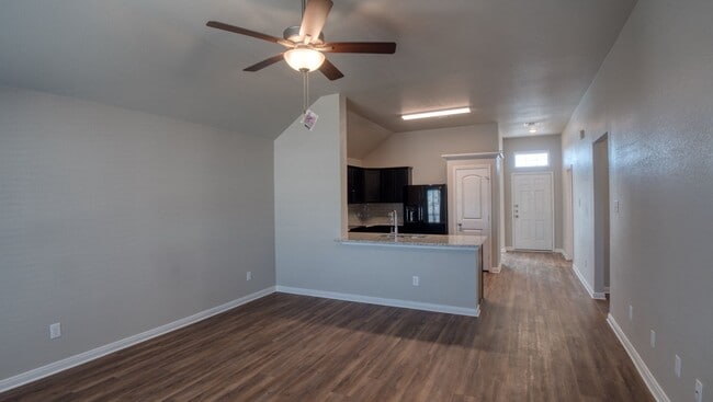 Building Photo - 1393 Kingsgate Dr