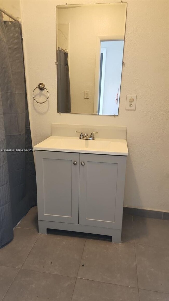 Building Photo - 2821 SW 39th Ave