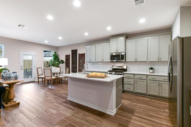 Foto del edificio - 3305 Beryl Woods Ln