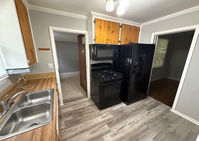 Building Photo - 2030 Windsor Ave