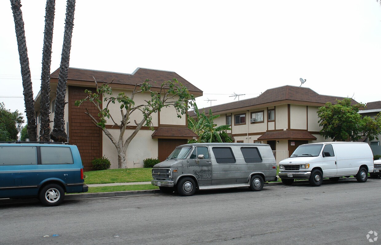 Primary Photo - 874-880 Center St