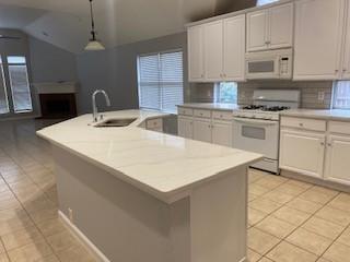 Building Photo - 4000 Double Oak Dr