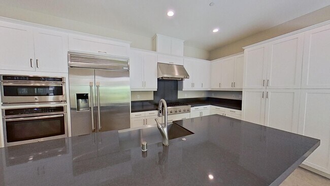 Building Photo - Spacious 3 Bedroom 2.5 Bath Home in Irvine...