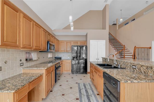 Building Photo - 8818 Lakewood Dr