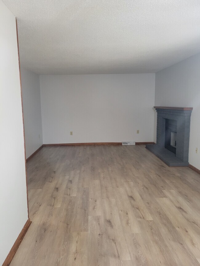 Living room - 135 Pebble Dr