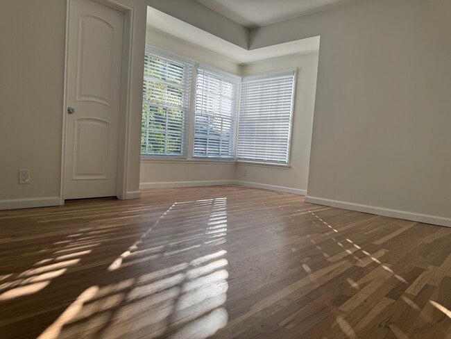 Building Photo - 9344 Valjean Ave