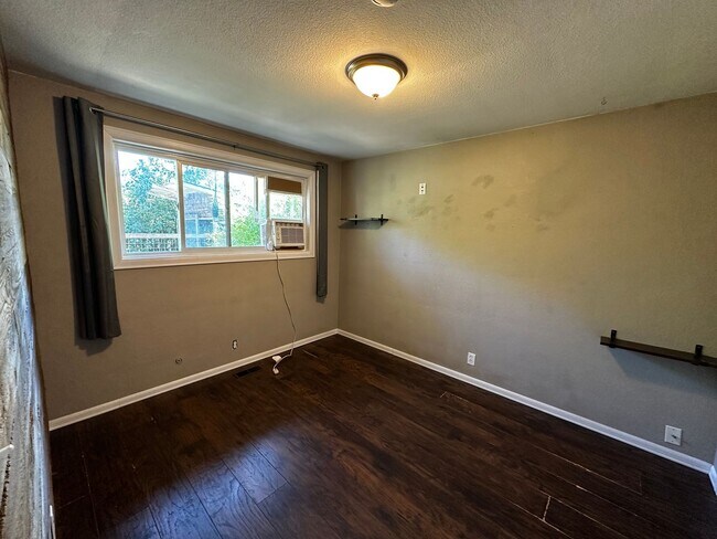 Foto del edificio - 636-400 NW East Thornton Lake Dr