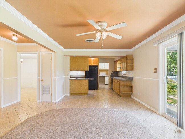 Building Photo - Open-Concept 3 Bedroom Home with Spacious Kitchen