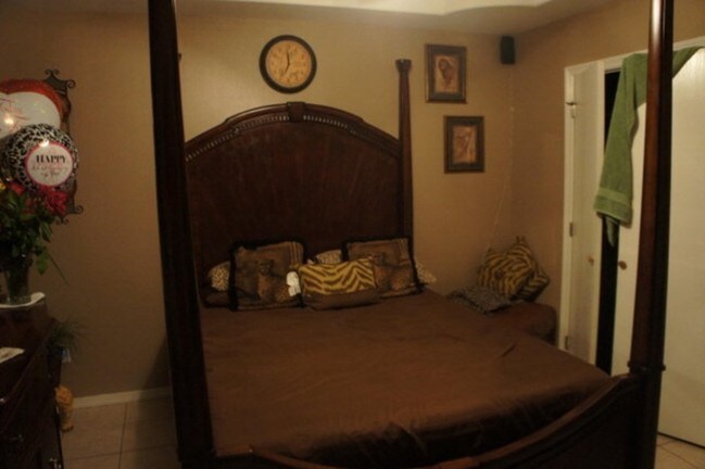 Habitación - 8421 E Alberta Rd