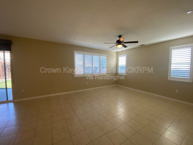 Foto del edificio - 18344 Spence Ave