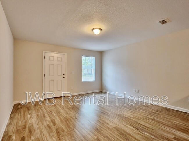 Foto del edificio - 8483 McGirts Village Ln
