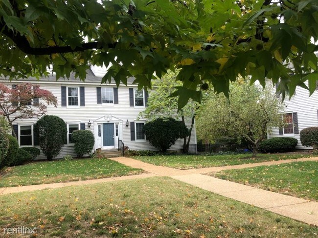 Foto del edificio - 2 br, 1 bath Condo - 801 N. Hanley B Unit B