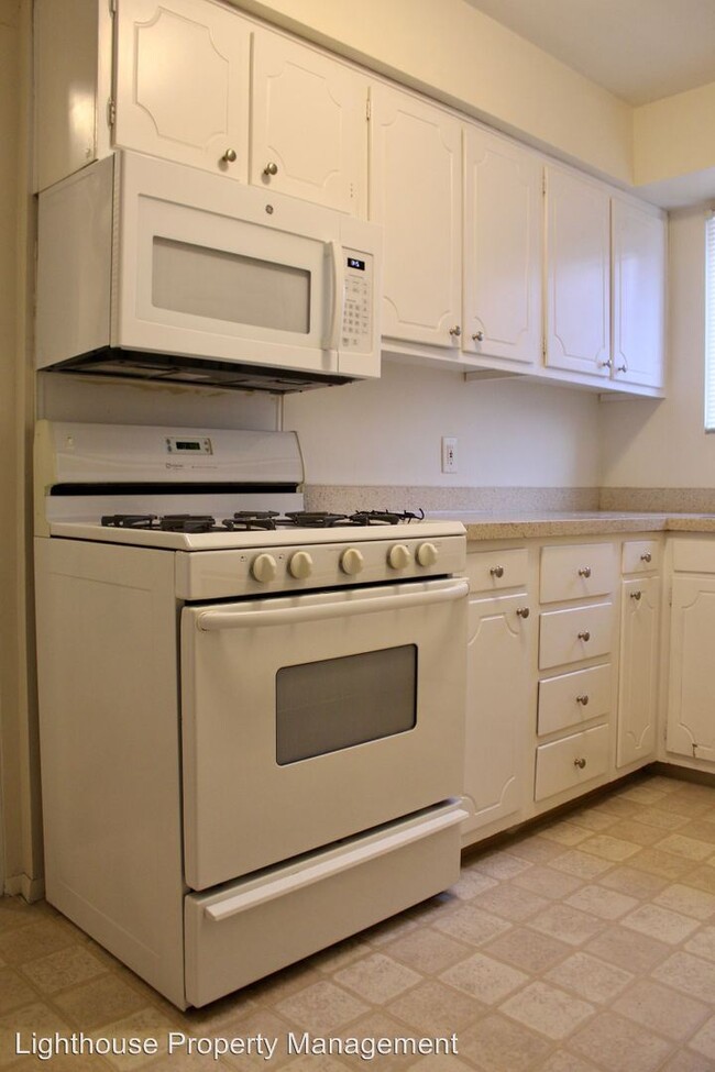 Building Photo - 511-515 Knapp St NE