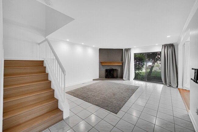 Building Photo - 1468 N Picadilly Cir