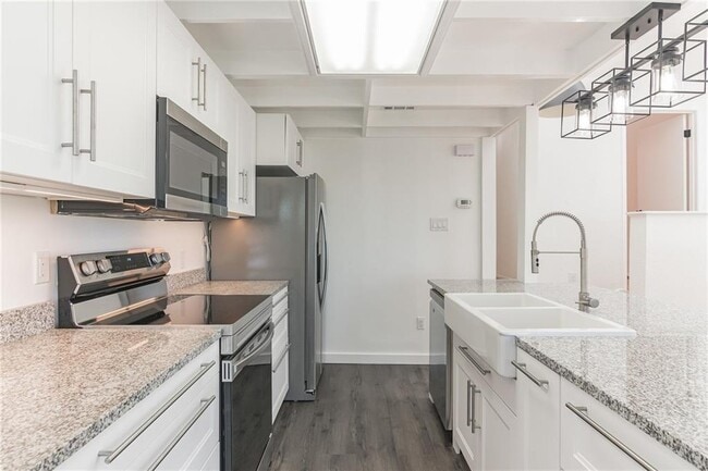Building Photo - 2200 Trailside Dr