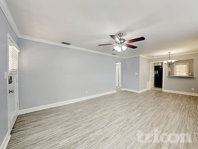 Building Photo - 225 W King St