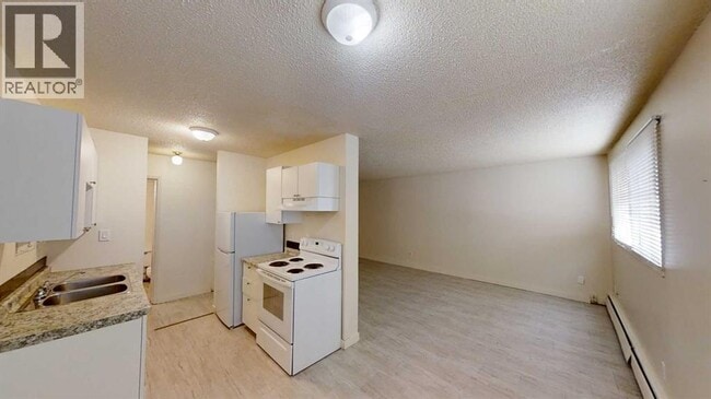 Building Photo - 9515-9100 100 Ave.