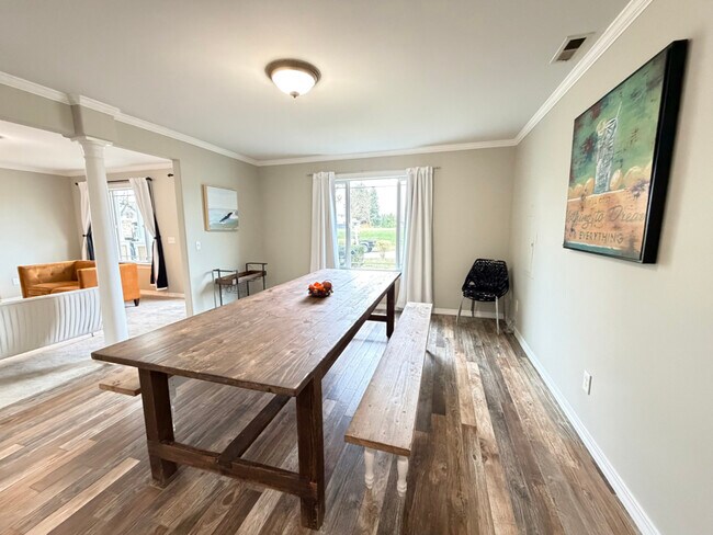 Foto del edificio - 1854 Hillcrest Ave