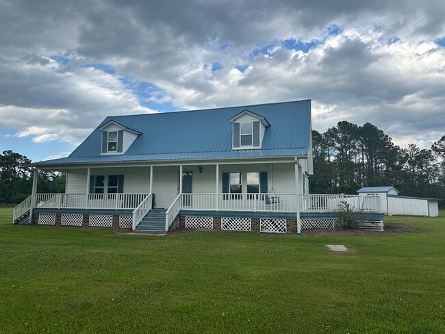 Building Photo - Waterfront Home in Schooner Point