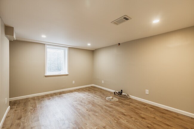 Building Photo - W157N8968 Caroline Dr