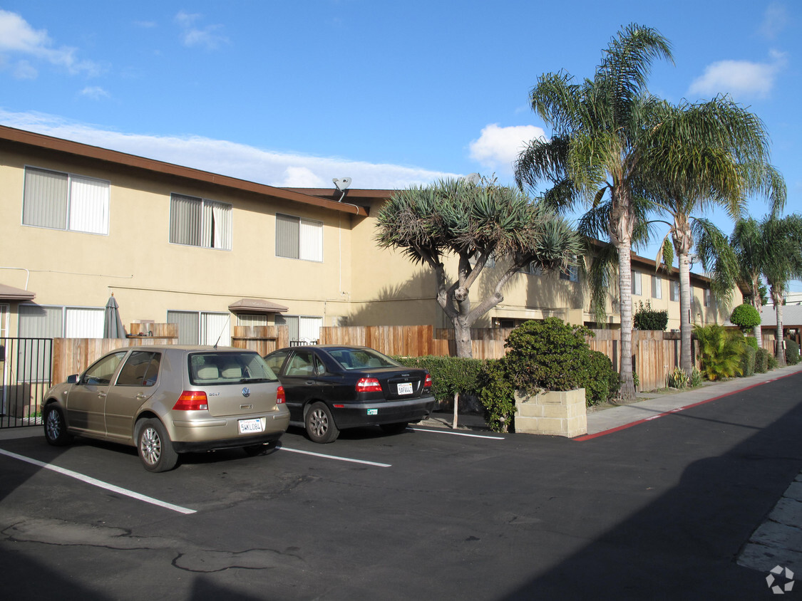 Building Photo - Lakewood Townhouse Apartments