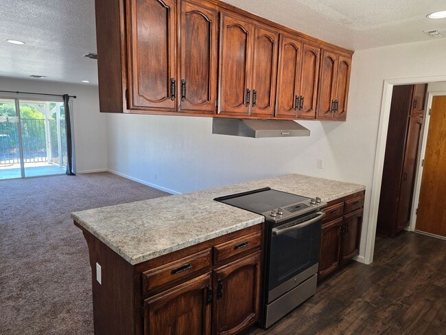 Building Photo - AVAILABLE AUGUST - WESTSIDE RANCHETTE! 3 B...
