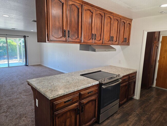 Foto del edificio - AVAILABLE AUGUST - WESTSIDE RANCHETTE! 3 B...