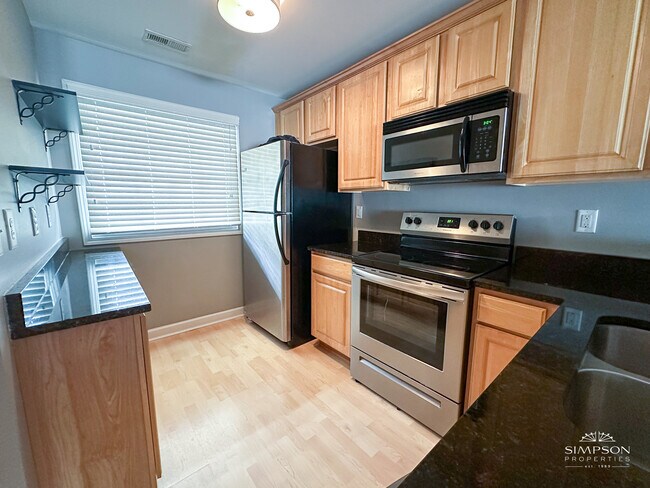 Foto del edificio - 1215 Green Oaks Ln