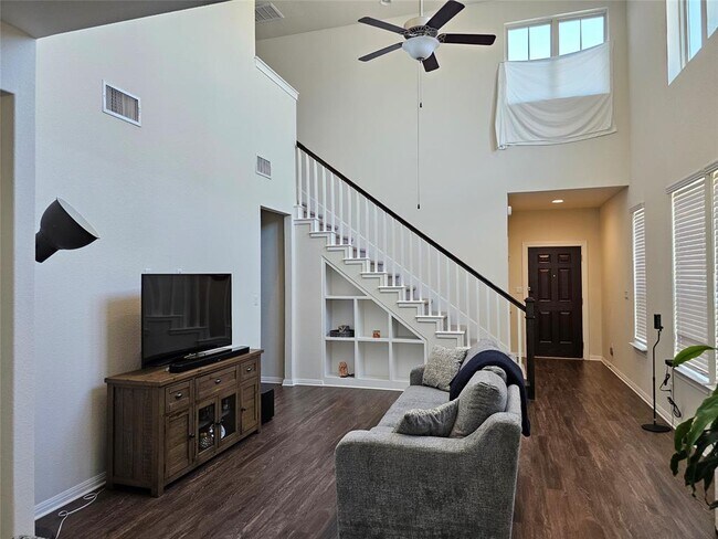 Building Photo - 15915 Cessida St