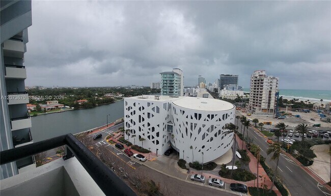 Foto del edificio - 3200 Collins Ave