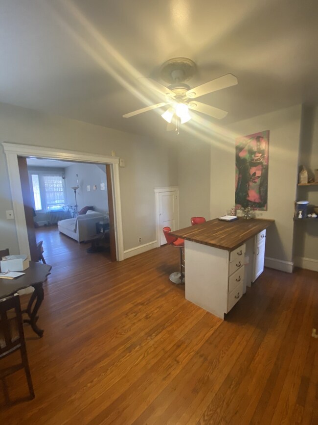 Foto del edificio - 3125 N Calvert St