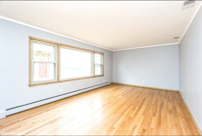 Foto del edificio - 7537 W Higgins Rd