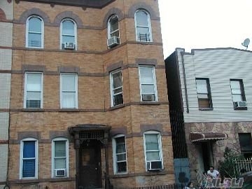 Building Photo - Walk-up Apartment